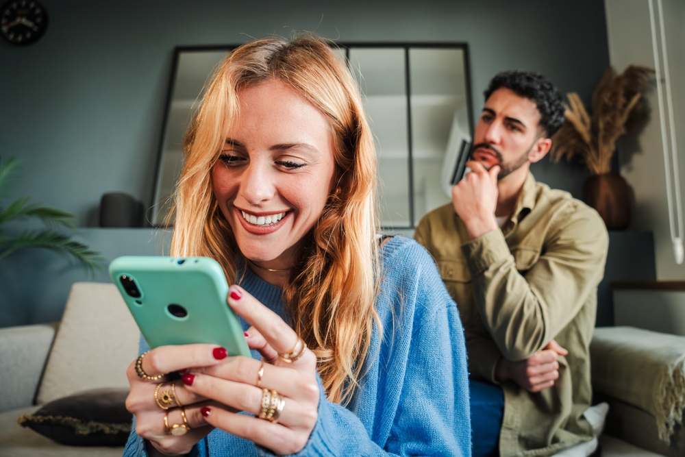 how to find out if my wife is texting another man